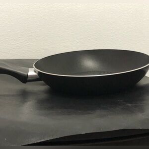 NEW T-fal Pure Cook 8" Frying Pan. Color: Black